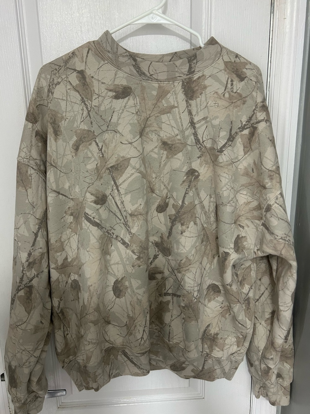 VIRAL- Abercrombie & Fitch Essential Crew Camo Sweatshirt 🤍